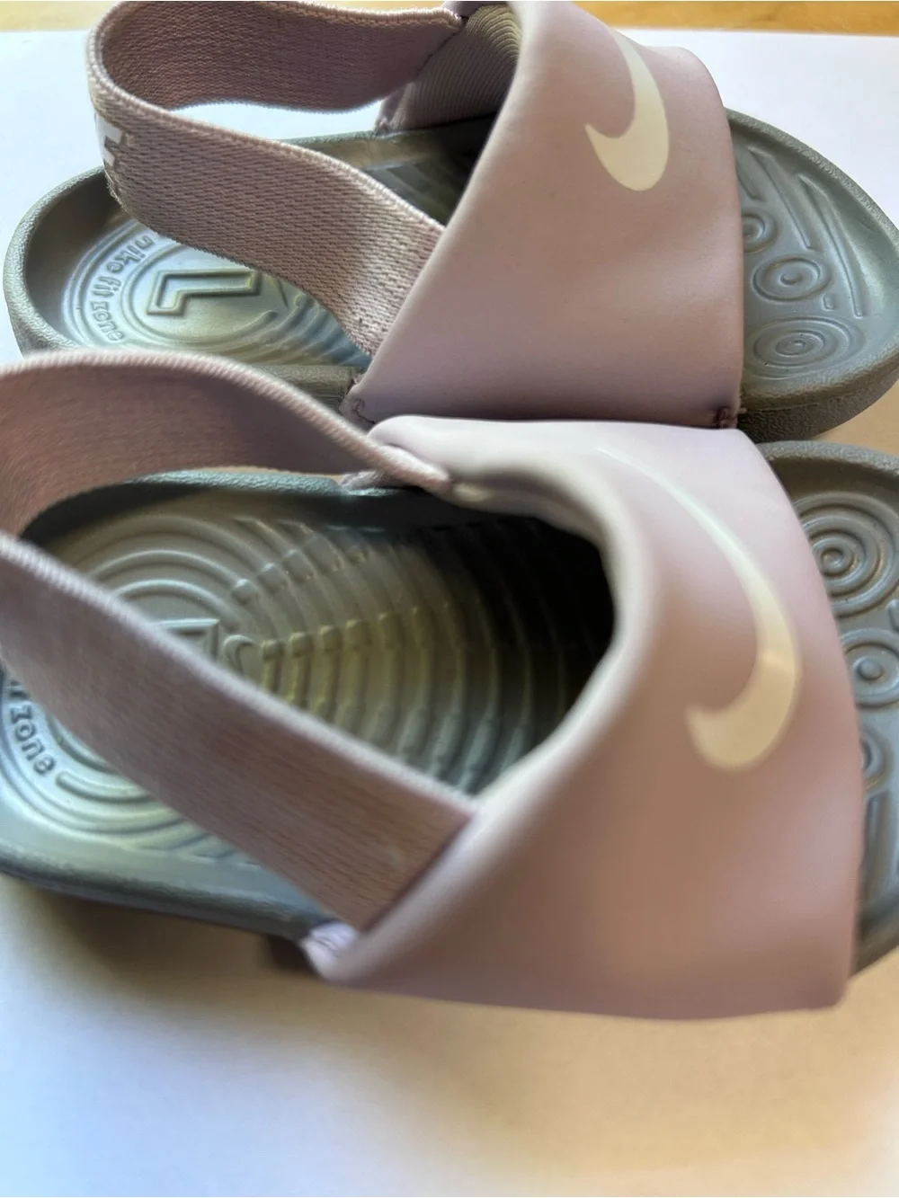 Nike Kawa Girl’s Toddler Lavender slide sandals 4C